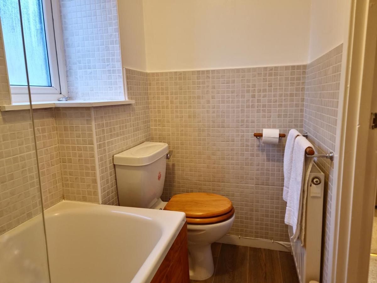 Cosy 2 Double Bed In Milton